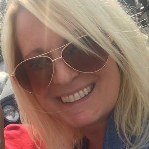 Meet your Posher, Denise